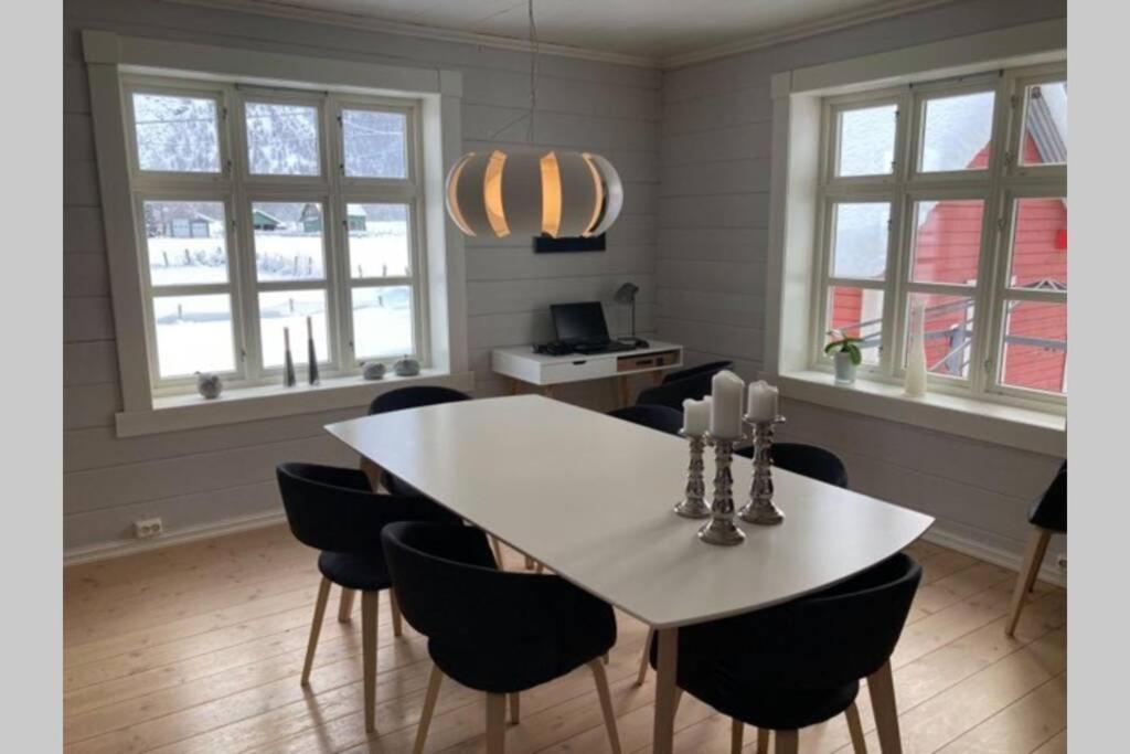 Comfortable House In Quiet Area Luster Eksteriør bilde
