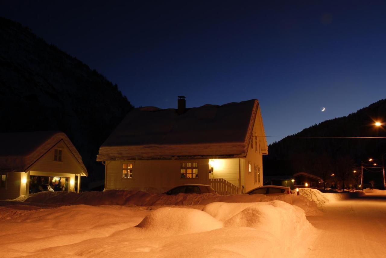 Comfortable House In Quiet Area Luster Eksteriør bilde