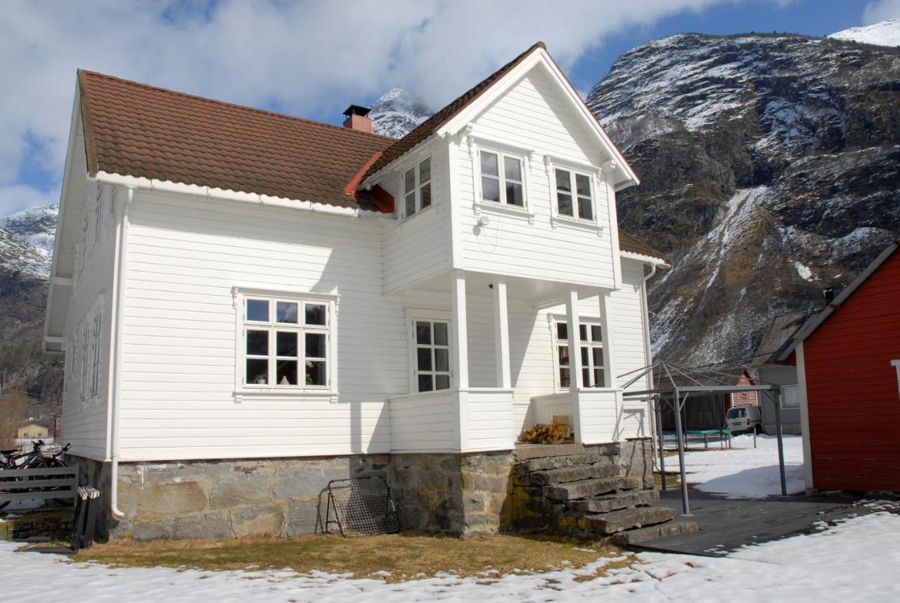 Comfortable House In Quiet Area Luster Eksteriør bilde